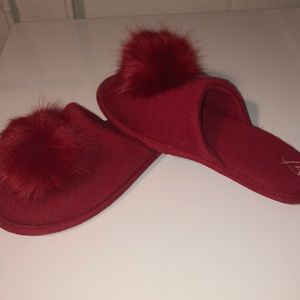 Victoria’s Secret slipper slides